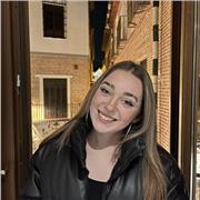 Me defino como una persona agradable de escuchar y organizada, mis clases irían dirigidas a todo aquel que quiera aprender inglés